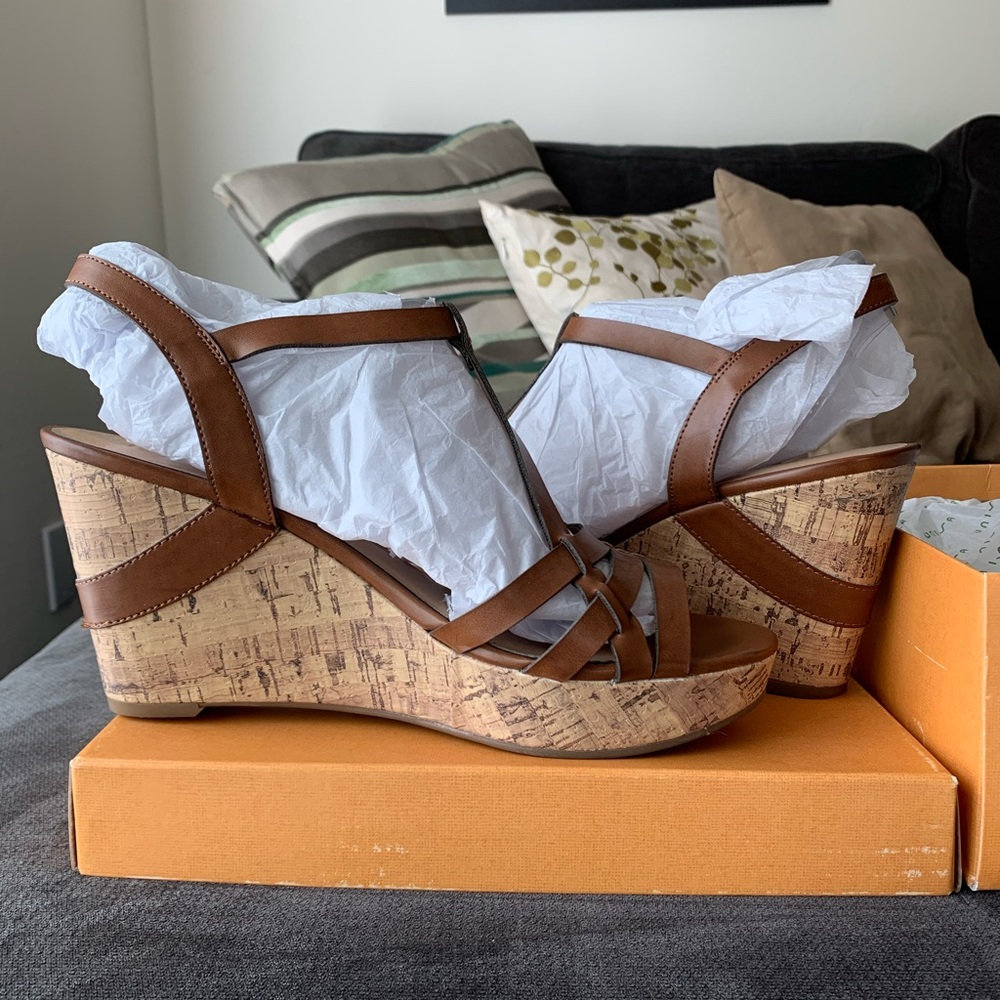 Unisa wedge sandals size 8.5